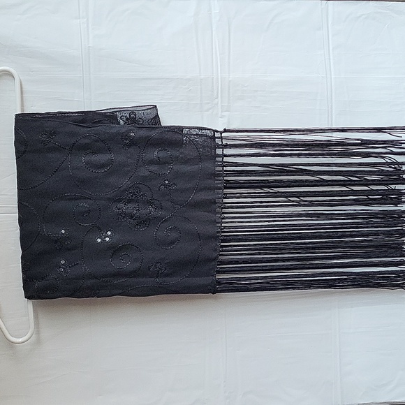 Sexy Black Embroidered/Sequined Evening Shawl - Picture 2 of 4